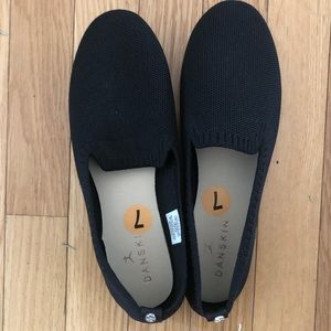 New Danskin black flats